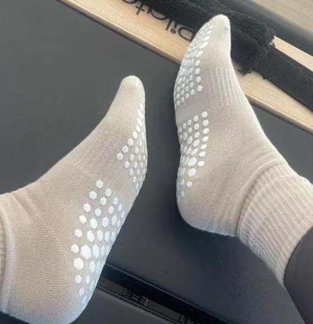 Buli Cheap High Quality Wholesale Yoga Socks Women Non-slip Grips Anti slip Socks Pilates Grip Socks Custom logo Design S шампанского