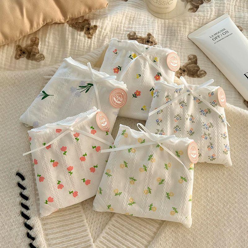 Floral Antibacterial Pure Cotton Panties with Breathable Waist and Buttocks Triangle Women’s Panties