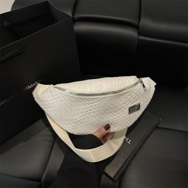 

2025 summer new popular temperament crossbody breast bag fashion fanny pack trend sense retro niche design bag women