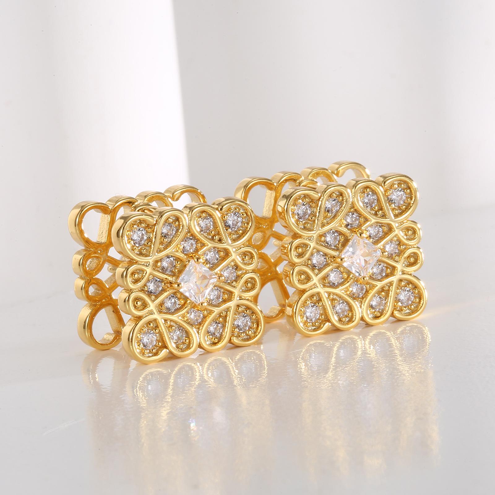 

Серьги Haute couture light luxury, модные, стильные, универсальные, двусторонние, с ажурным квадратным узором, с циркониевой пряжкой