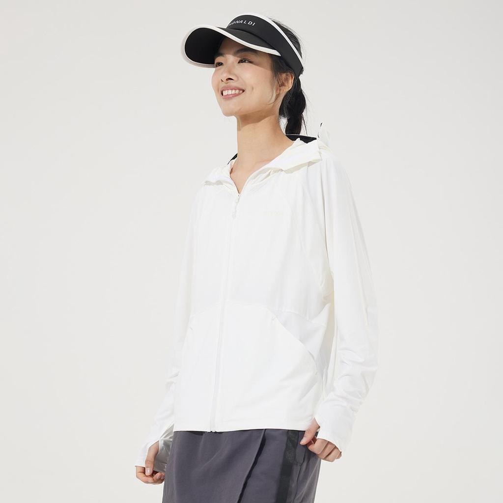 Jiao Xia Eisseide Damen Sonnenschutzkleidung: Atmungsaktiv, UV-blockierend, Schnelltrocknend, Kühlend mit großer Krempe für den Sommer.