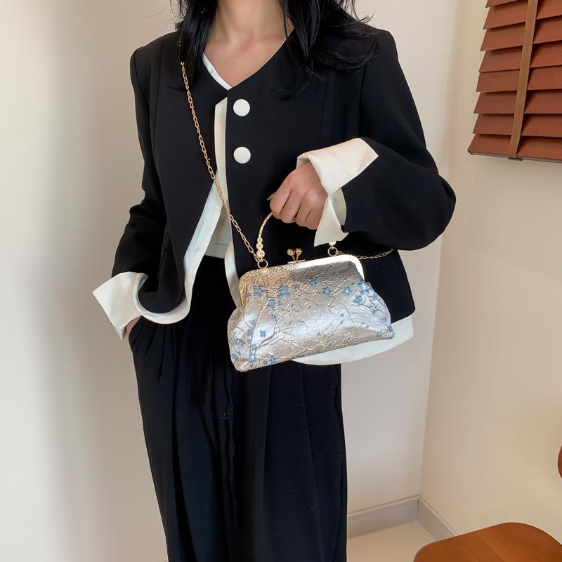 2024 Summer Chinese Style Shell Chain Bag: Fashionable Crossbody and Shoulder Handbag for Women