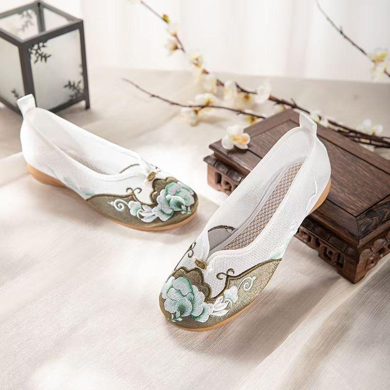 Woman's New Summer Mesh Shallow Low Heel Embroidered Shoe Soft Sole Non Slip Breathable Ethnic Style Round Toe Nude Shoes Sandal