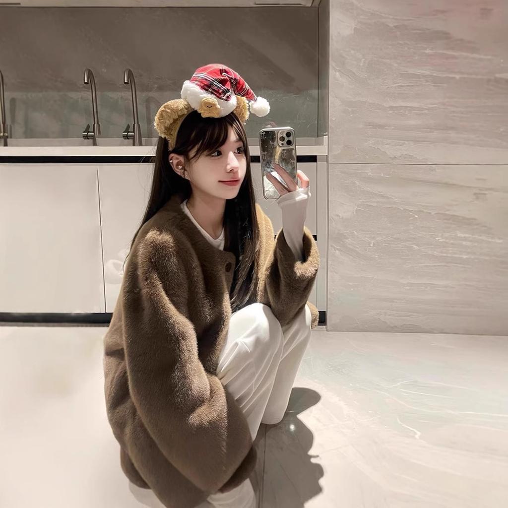 The milk is very creamy in the milk. Rua imitation mink hair short environmentally friendly fur coat, new women's winter fur coat.