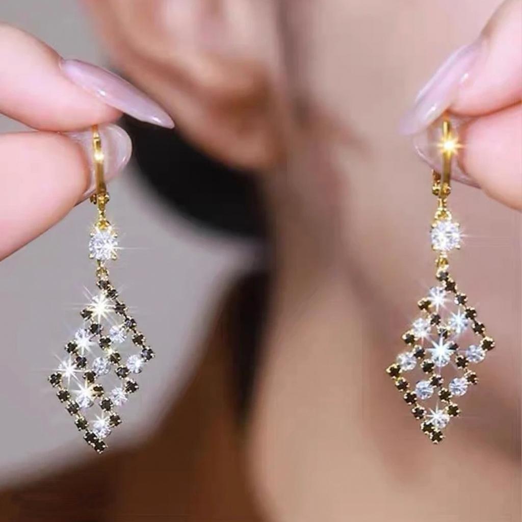 Shining Rhombus Earrings for Women, Fashionable, Exquisite, Light Luxury Earrings, Cool Temperament, High-end, Versatile Earrings