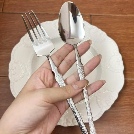 French Style Cutlery 304 Stainless Steel Hammered Texture Tableware Non-Slip Handle Small Waist Design Serrated Knife Sharp Fork Spoon