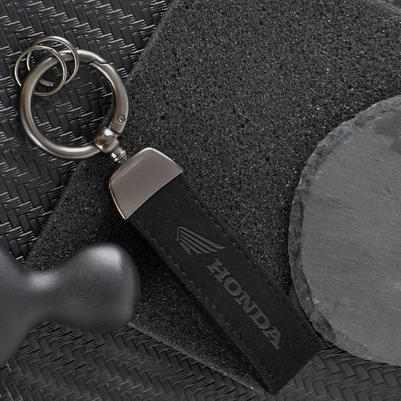 AAAKV1 For Honda CB400 CB650 FCBF CBR25ORR CRF SH3O0 NC75O Metal Leather Motorcycle Keychain Embossing Emblem Keyring Auto Accessories