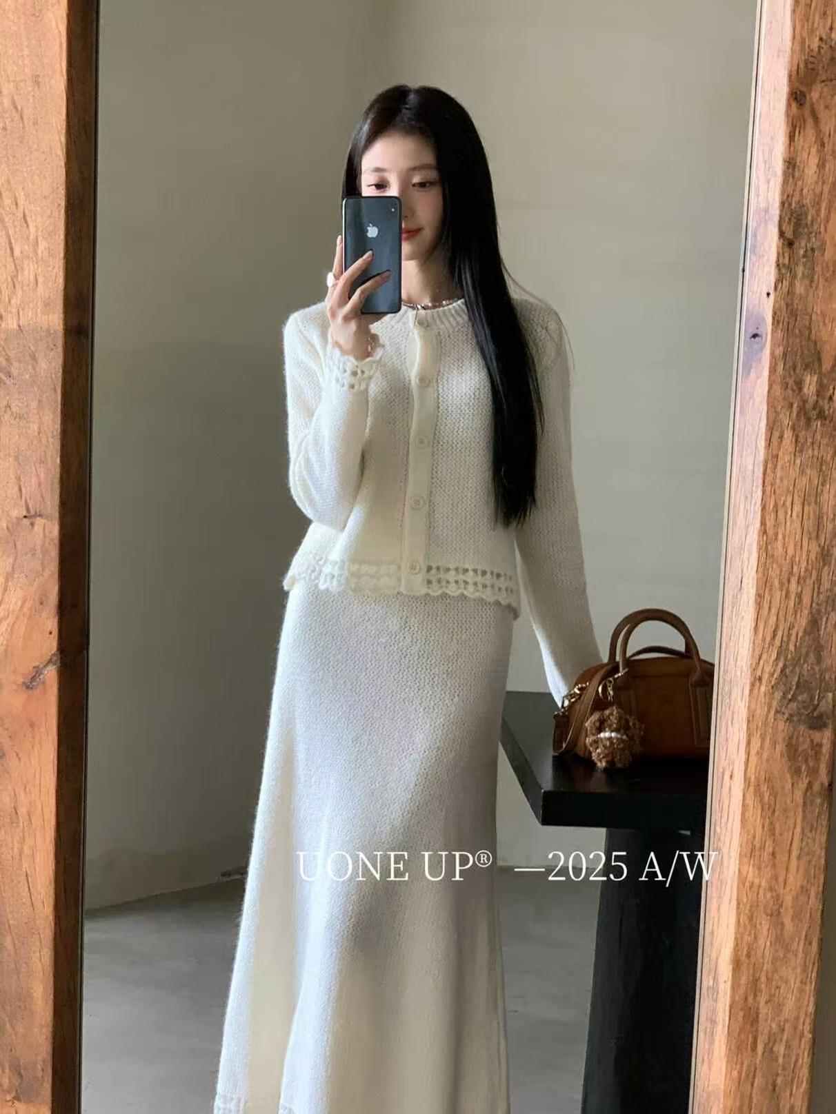 

UONE2025 Осенний французский романтический вязаный крючком кардиган и миди-юбка One Size синий