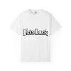 T-shirt da uomo Fets Luck graphic | Scritta gotica, contorno nero, maglietta bianca