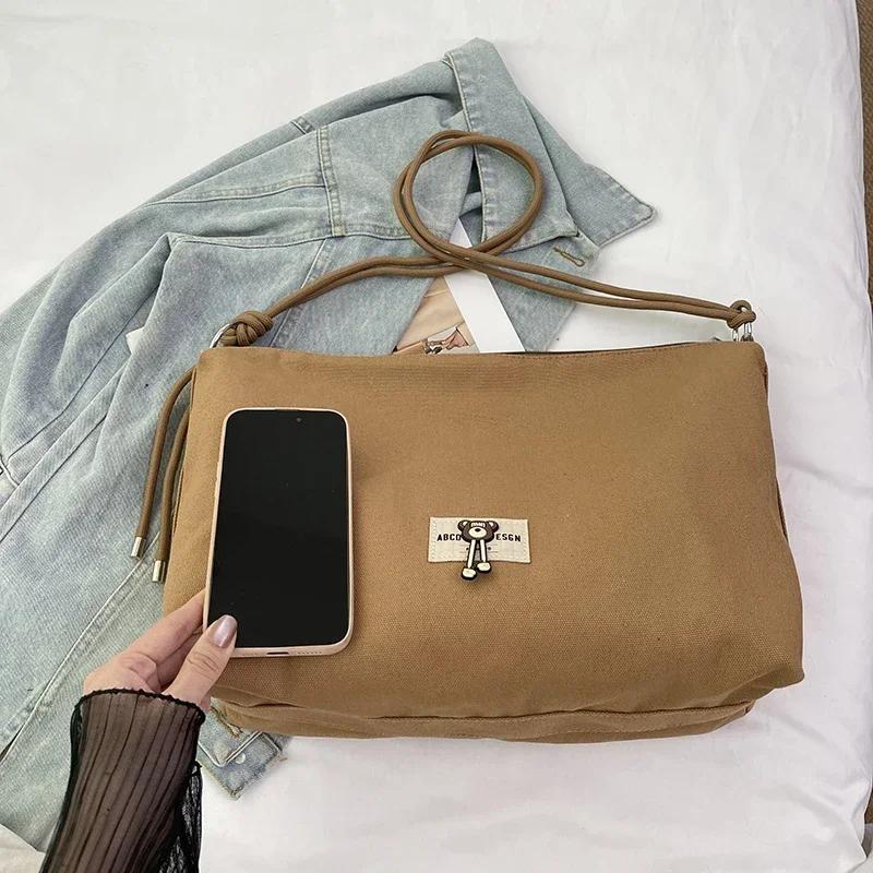 Large capacity feminine bag  portable and versatile  casual and fashionable  retro shoulder bag in fashion  new