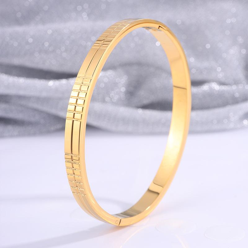 Scratched Girls High-end Fashion Card Bracelet 17CM