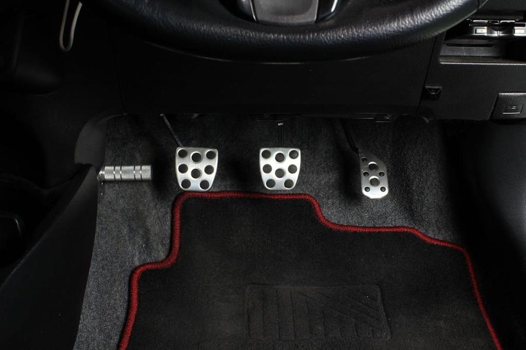 Barre Repose-pied NEOPLOT NEO NP71220 Position Pied Gauche Réglable pour Transmission Manuelle Toyota Vitz Argent - (NCP131/9#)/Joueur (NZE161)/Probox