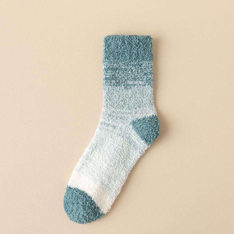 Japanese Style Gradient Men's Coral Fleece Mid-Tube Sleep Socks - Non-shedding, Warm, Half-Velvet Floor Socks