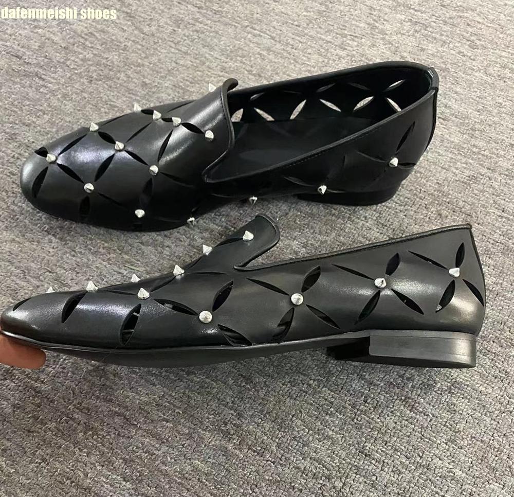 Fashion Round Toe Slip On Summer Black Shoes 2025 New Fashion Men Casual Shoes Rivet Breathable Leather Flat Sole Novelty Sandals