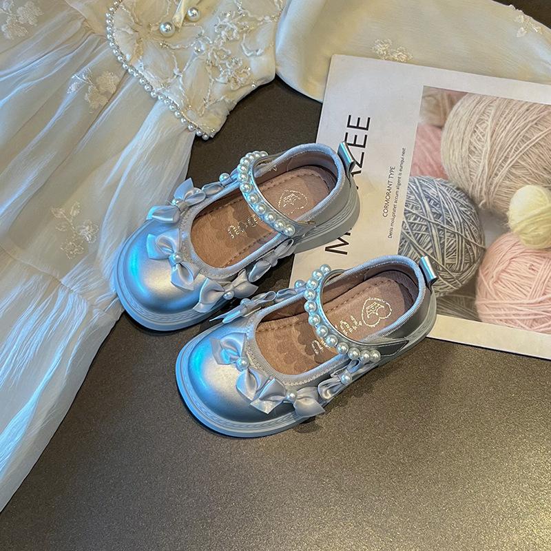 

Туфли принцессы для девочек, милые банты, модные детские кожаные туфли, нескользящая мягкая подошва, новинка 2025 года, детские балетки, для выступлений, танцев, милые 26 серебряный