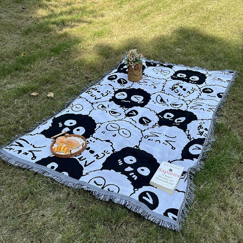 Retro Outdoor Picnic Blanket - Moisture-Proof, Thick, Portable, and Ins Style