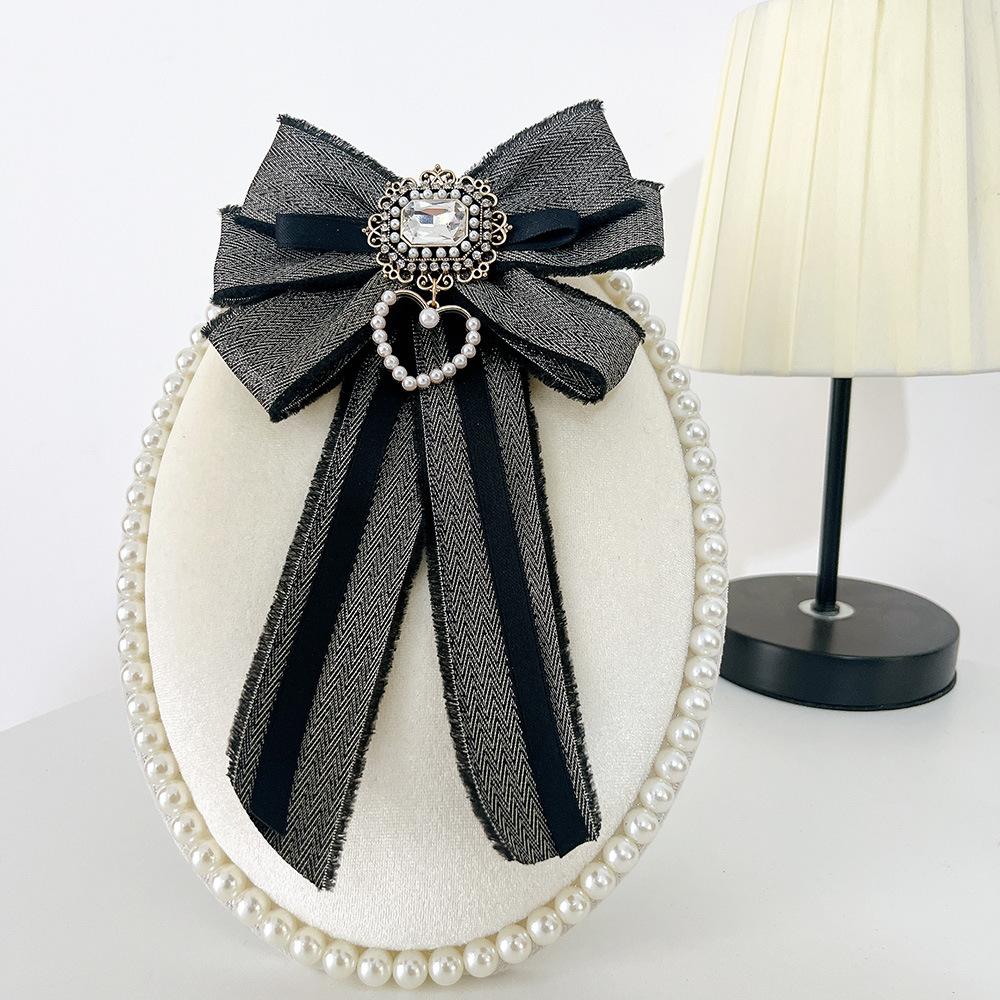 

Korean Fabric Bow Brooch Lapel Pins for Women Elegant Bowknot Shirt Collar Pin Rhinestone Pearl Badge Fashion Accessories чорний
