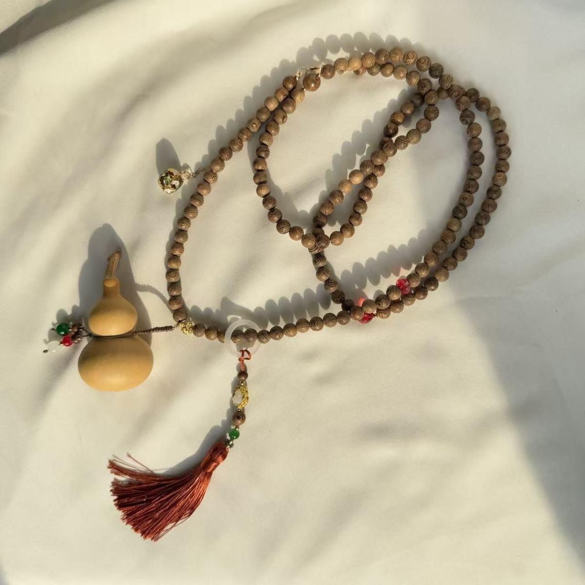 

Mi Mi s Vintage Gourd Pendant Crossbody Chain Necklace with Beaded Accessories for Qipao