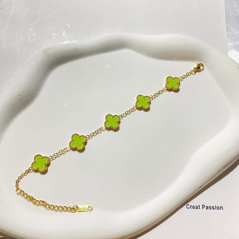 Female Titanium Steel Does Not Fade 9MM Five-flower Lucky Four-leaf Clover Bracelet Is Fashionable and Versatile