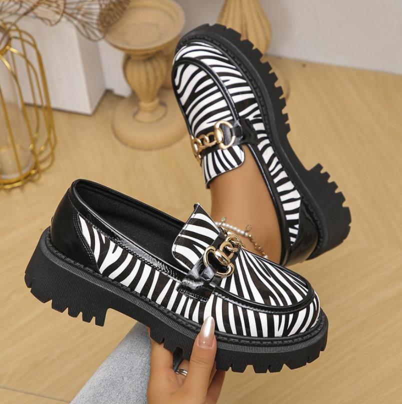 Fashion Women Loafers Spring New Slip-On Work Shoes Round Toe Flat Heel Comfortable Casual Retro Lazy British Style Small Leather Shoes