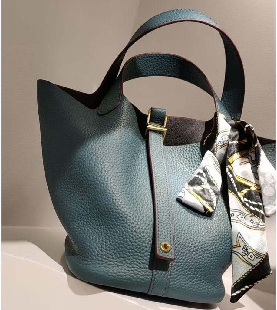 2024 Farblich abgestimmte Beuteltasche aus echtem Leder, Handtasche aus Rindsleder mit Litschi-Narbung für Damen