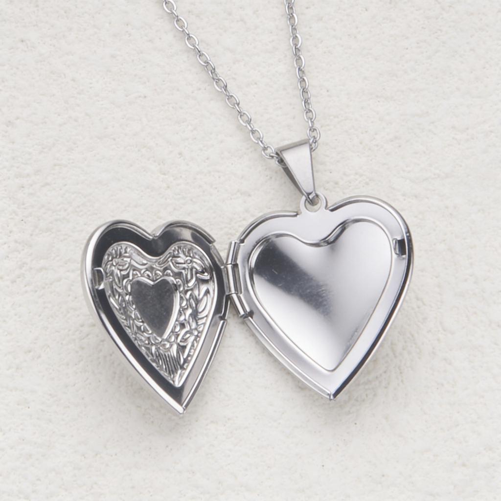 Women's Openable Round Heart-Shaped Pattern Photo Frame Photo Box Pendant Necklace
