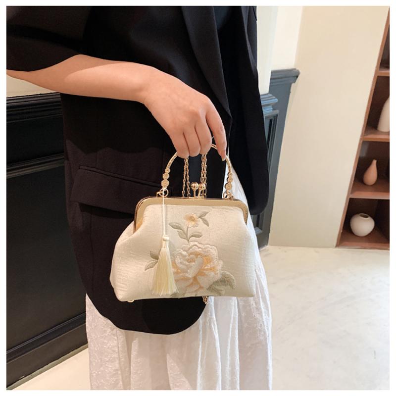 Chinese Style Embroidered Handbag With Tassel Temperament Elegant Women Chain Crossbody Shoulder Bag Wedding Evening Clutch Bags