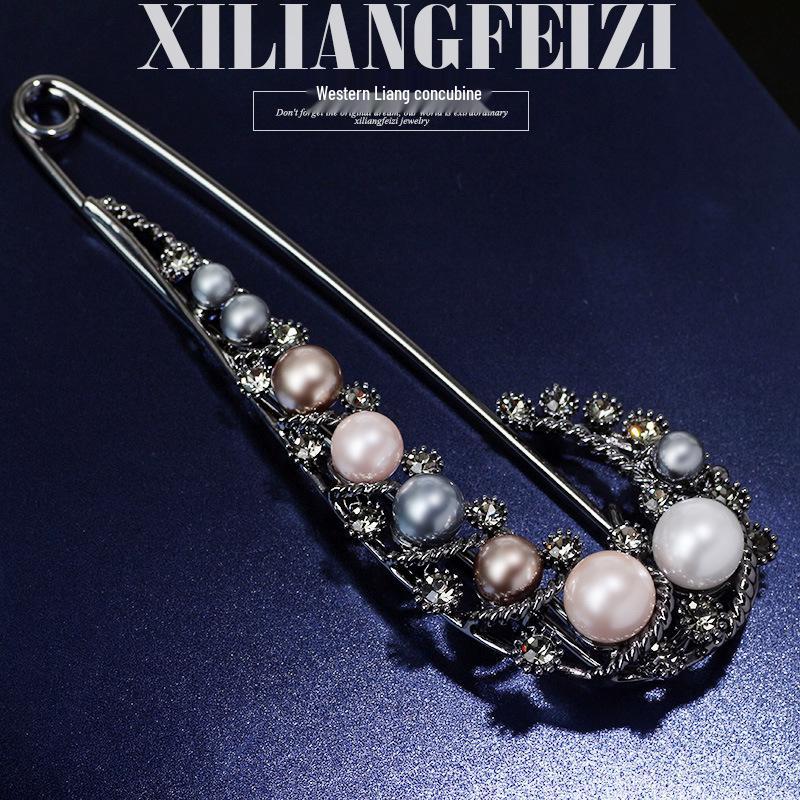 Rhinestone Pearl Cable Knit Brooch - Elegant Retro Clothing Accessory