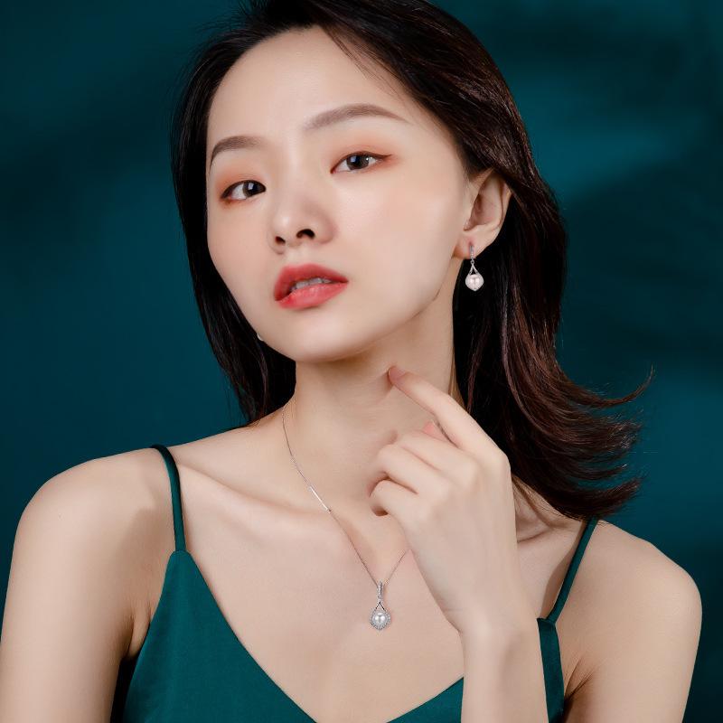 Women's Synthetic Shell Pearl Clavicle Necklace - Elegant Mother's Day Gift for Elders