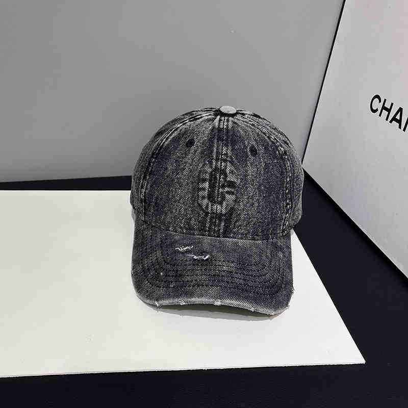 High-quality Washed Denim Ripped Baseball Caps, Men's and Women's Ins Trendy Brand C Letter Cap, Showing a Small Tide