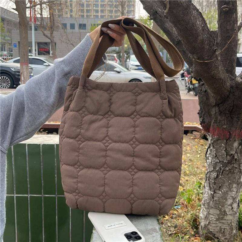 Minimalist Bag For Women With Special Material And Magnetic Closure For Daily Use