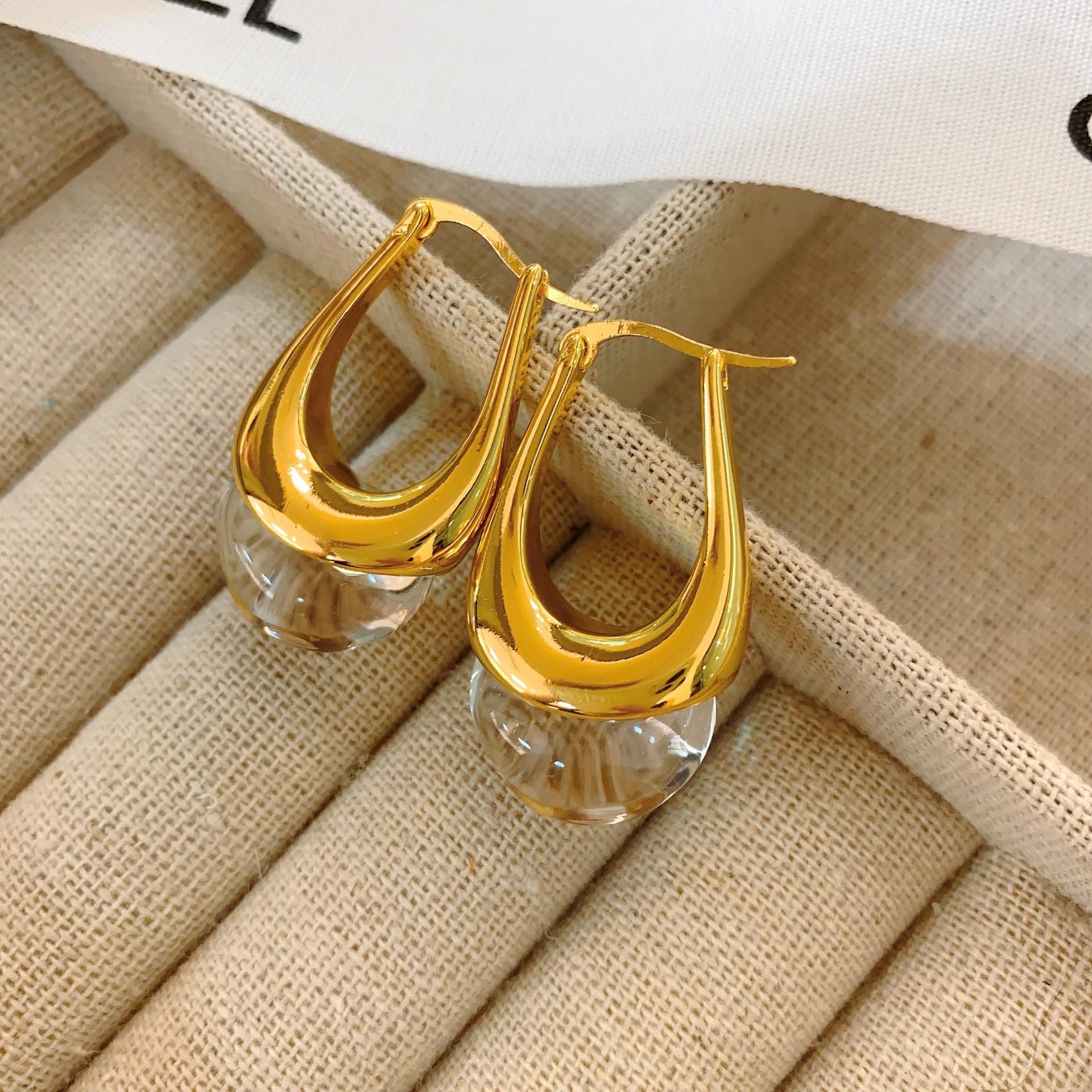 Transparent multi-faceted high-end three-dimensional petal stud earrings,exaggerated transparent crystal flower temperament earrings