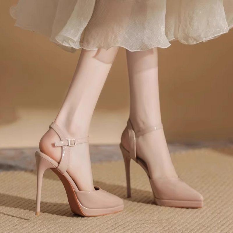 

Однословные французские сандалии с сумкой на голове женские летние 2025 новые водонепроницаемые на платформе на шпильке из лакированной кожи телесного цвета на высоком каблуке 40 телесный