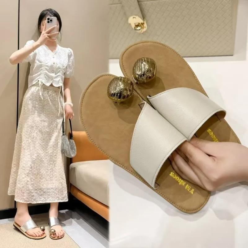 Módní Glamour Dámské Sandály s Prstýnkem na Prst Zdobené Kamínky - Vykročte do Třpytivého Stylu