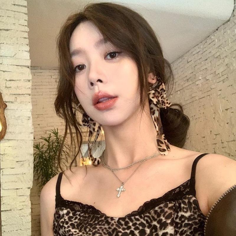 Exaggerated Leopard Print Ribbon Earrings: Unique High-End Retro Design, Fashionable Large Circle Ear Cuffs