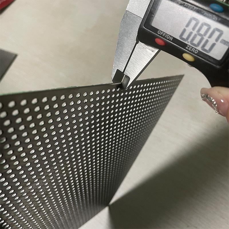 Stainless steel round hole punching mesh custom metal galvanized punching mesh small round hole metal plate filter mesh custom
