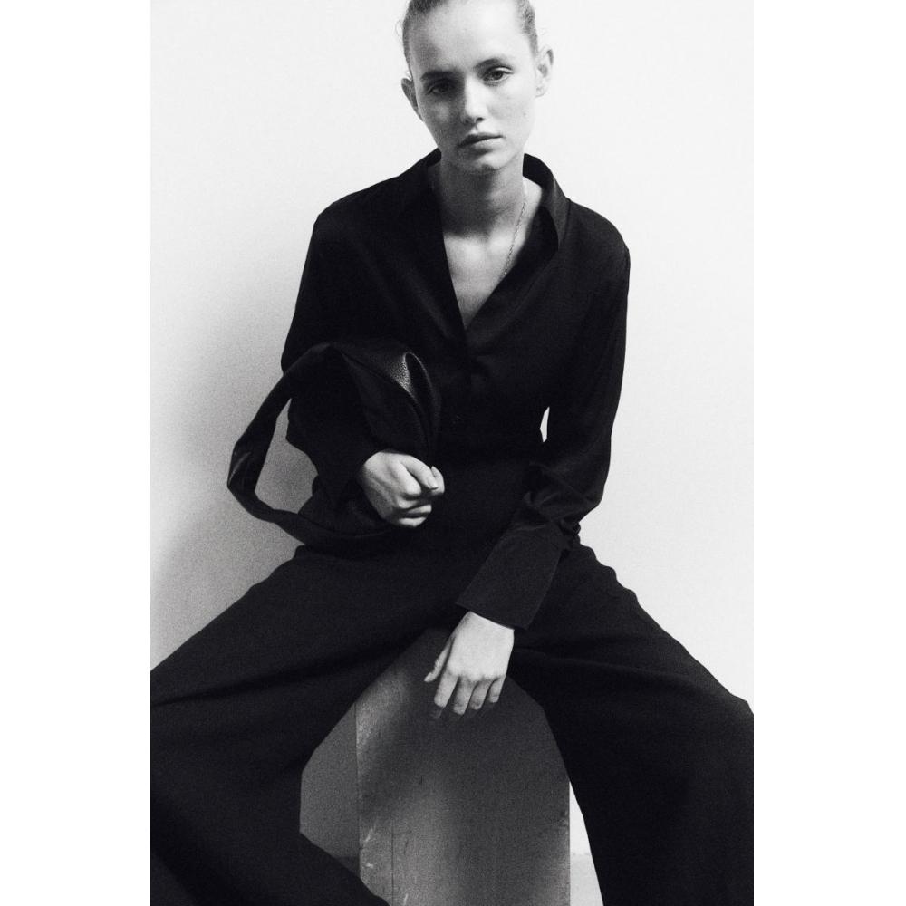 

H M V neck blouse black