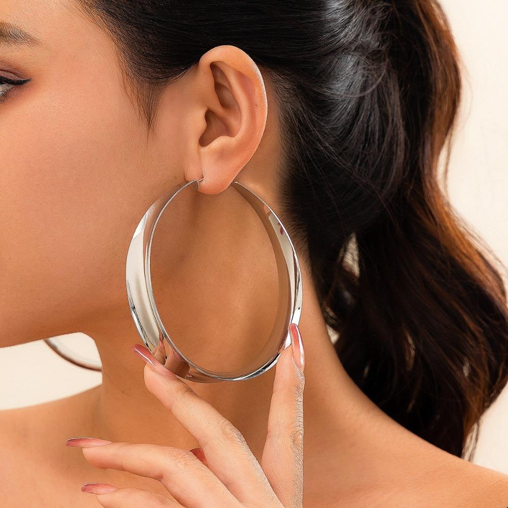 Exaggerated metal large circle earrings, fashionable hollow out personalized design earrings