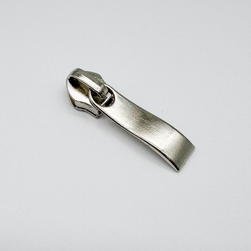 

No. 5 Zinc Alloy Oval Wavy Sheet Zipper Puller for Handbags