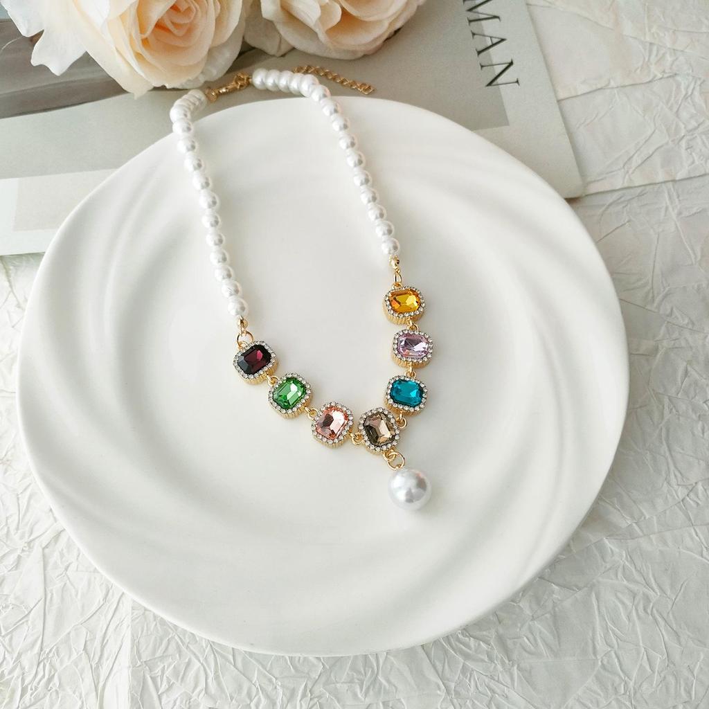 French Retro Colored Glass Pearl Clavicle Necklace