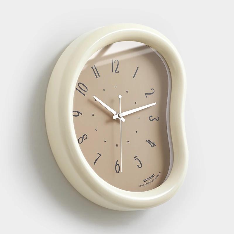European Aesthetic Clock Wall Modern Art Creative Design Living Room Interior Wall Watch Simple Light Luxury