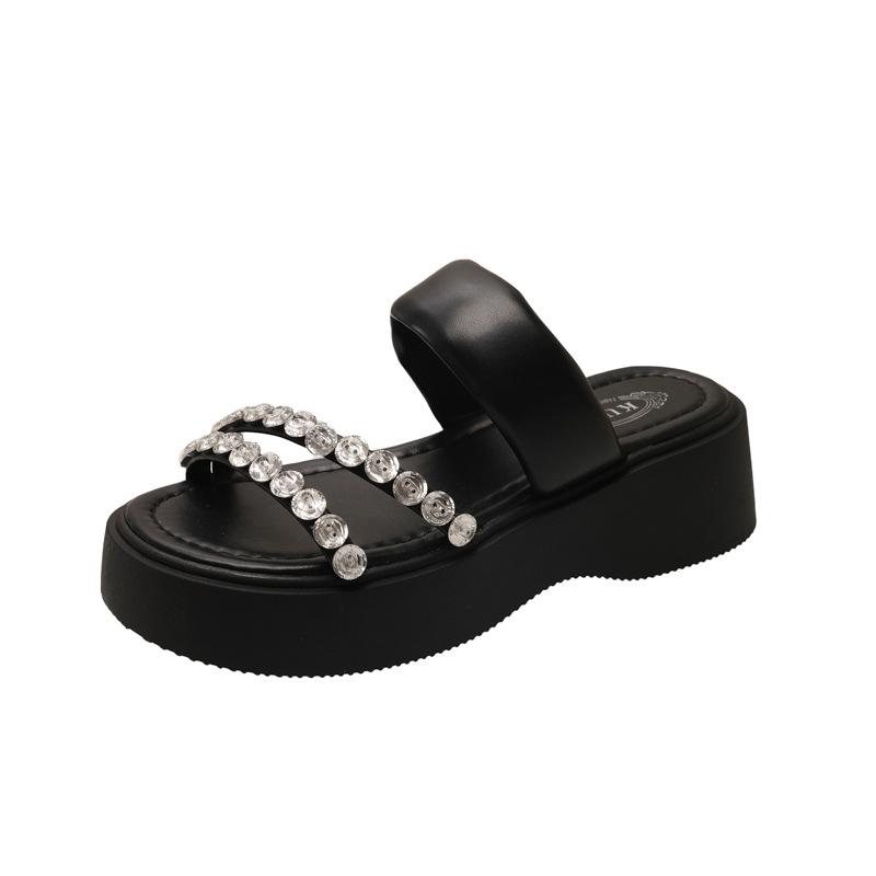 Beautiful thick-soled toe cool slippers women's summer wear 2025 new versatile rhinestone flip-flops non-slip beach shoes