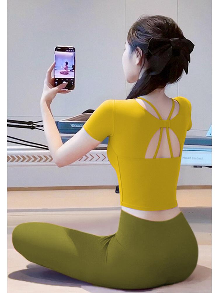 

Elegant 2025 Yoga Set with Built-in Bra for Women M (100-110)