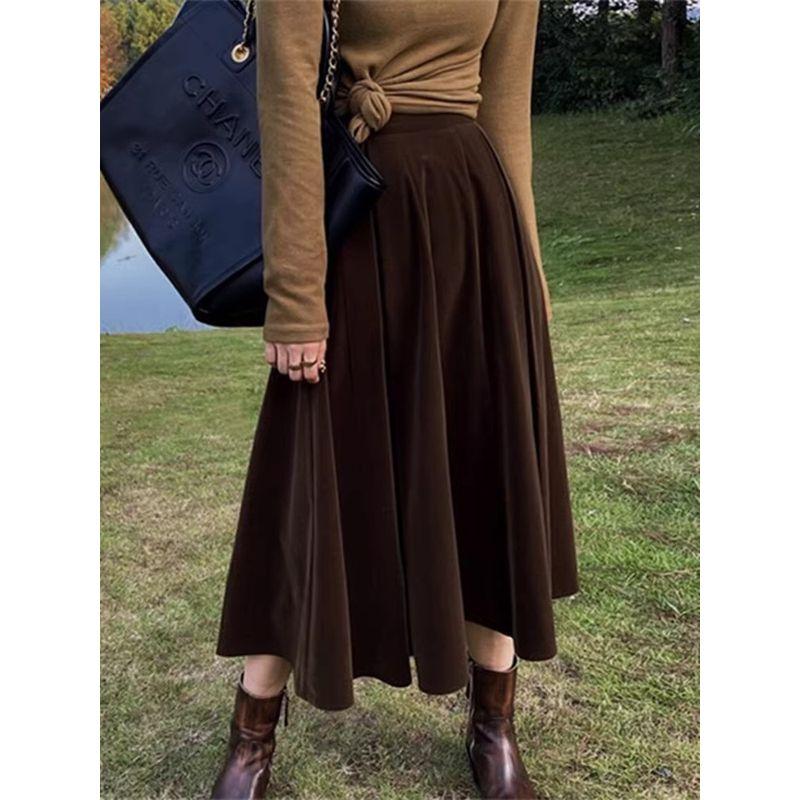 

Однотонная юбка с завышенной талией и свободным подолом Юбка с завышенной талией, свободного кроя и большим подолом Curry L