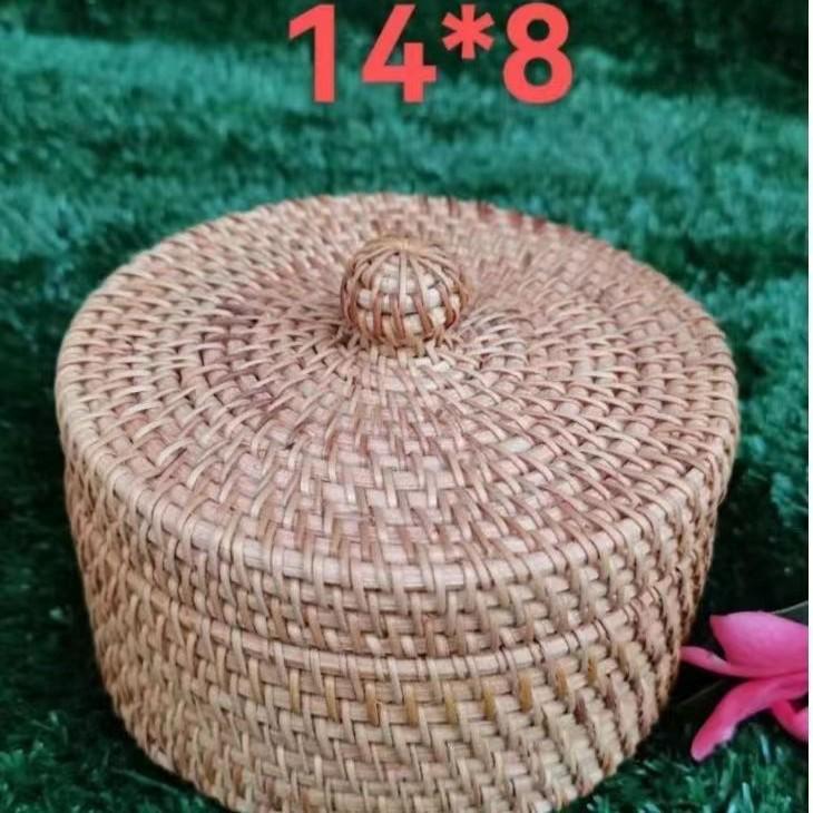 Woven Rattan Storage Basket with Lid - Multipurpose Organizer for Snacks, Jewelry, and Chess