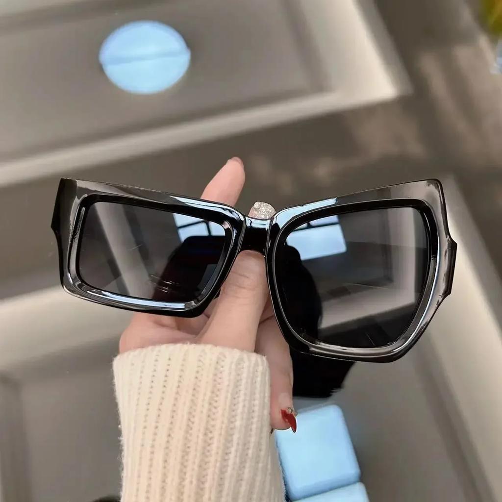 High Quality Classic Square Casual Fashion Sun Glasses Women Men Vintage Stylish Oval Shaped Minimalist Female Male