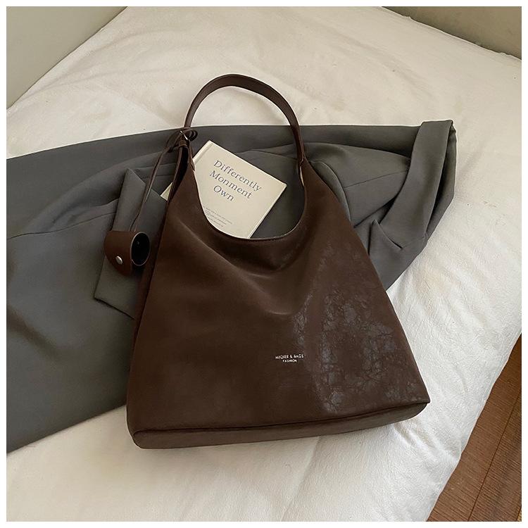 Autumn and winter new large-capacity tote bag lazy wind bag large-capacity women's niche retro underarm bag women