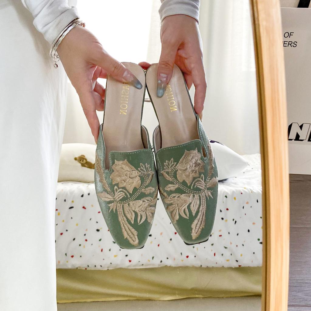 Embroidered Bag Head Half Slippers Women's Outer Wear 2025 Spring and Summer New Retro Casual Flat Bottom Half Tray