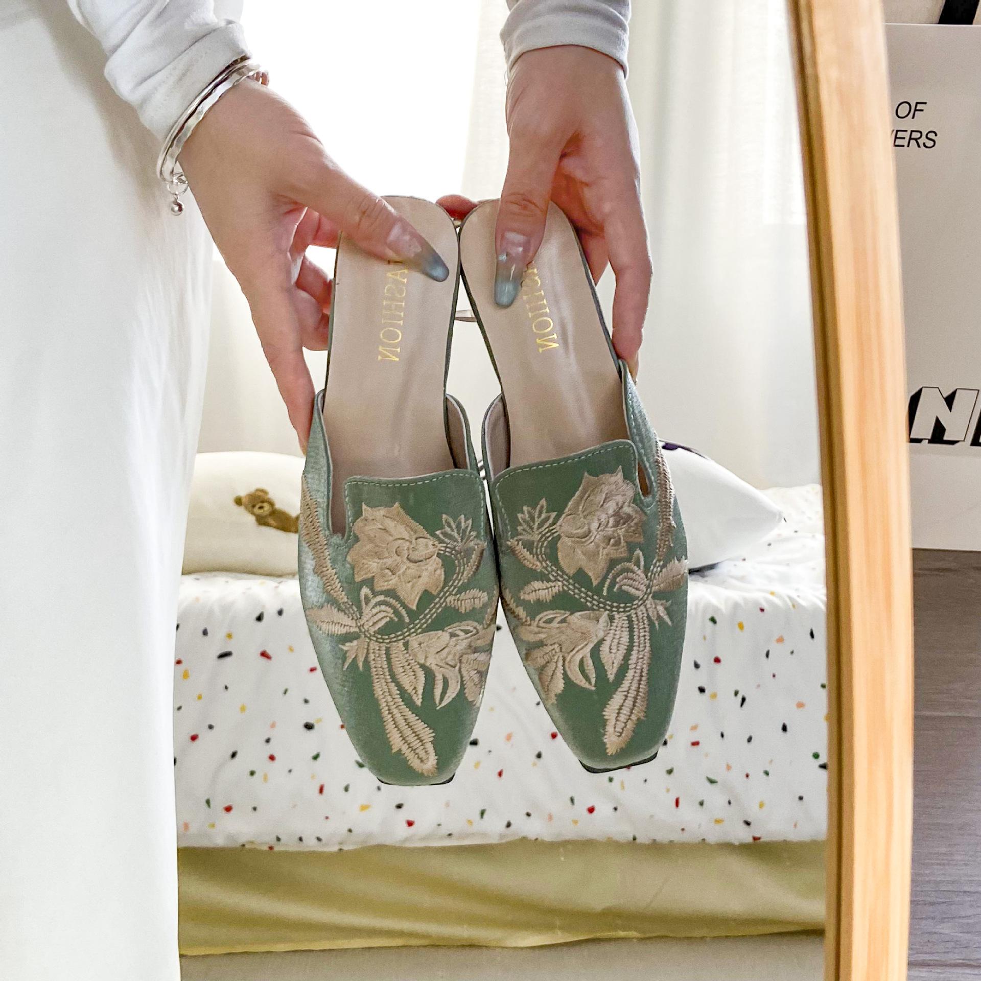 

Новые китайские вышитые тапочки-мешки на голову, женская верхняя одежда 2025 года, весна-лето, новые ретро-повседневные туфли с плоским дном, полулоток Muller 35