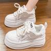 Chaussures de sport petites blanches à semelles épaisses de 8 cm de la station européenne pour femmes 2025 printemps nouvelles polyvalentes petites chaussures muffin à plateforme rehaussantes